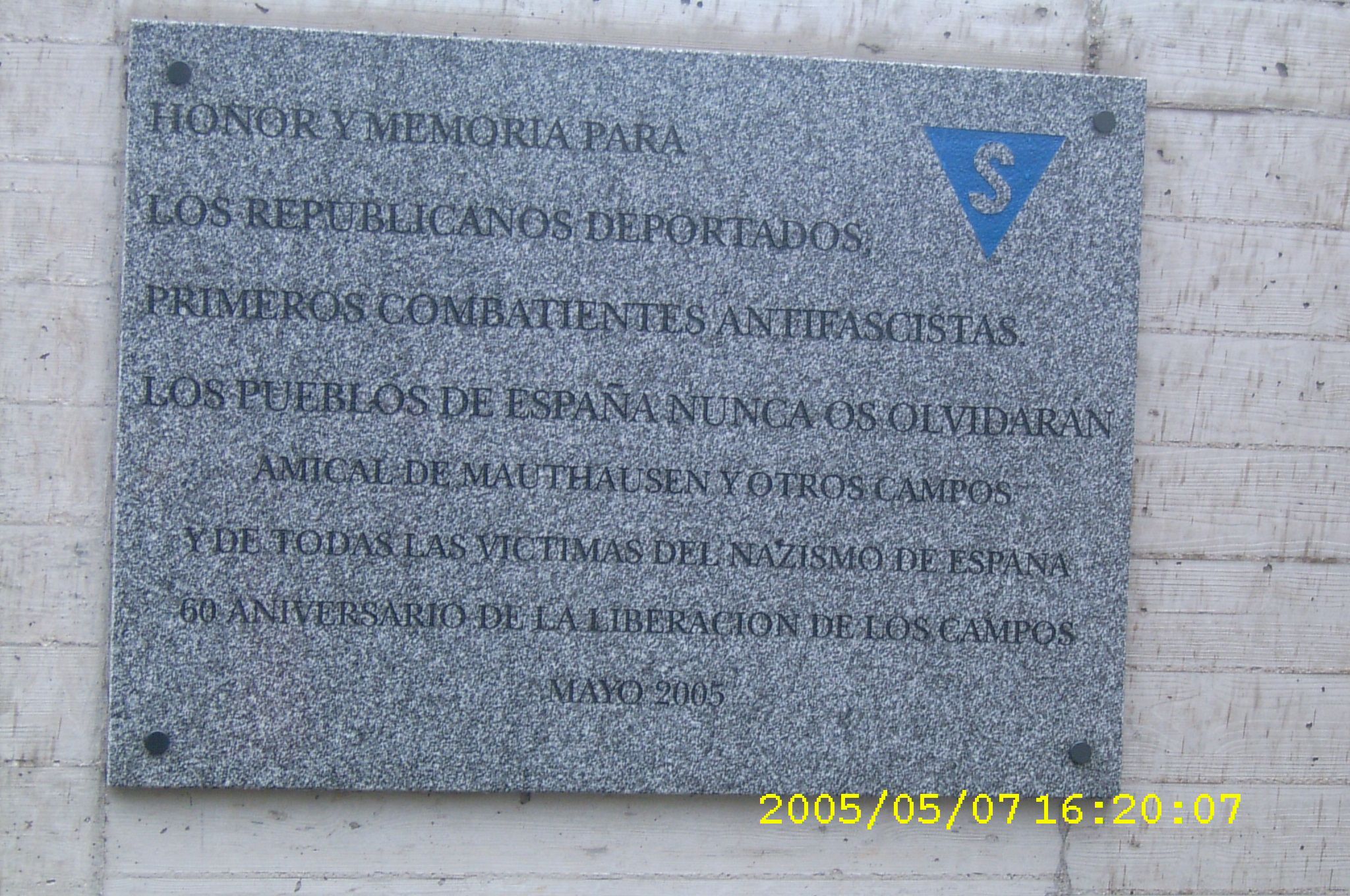 Plaque en l'honneur des antifascistes espagnols déportés