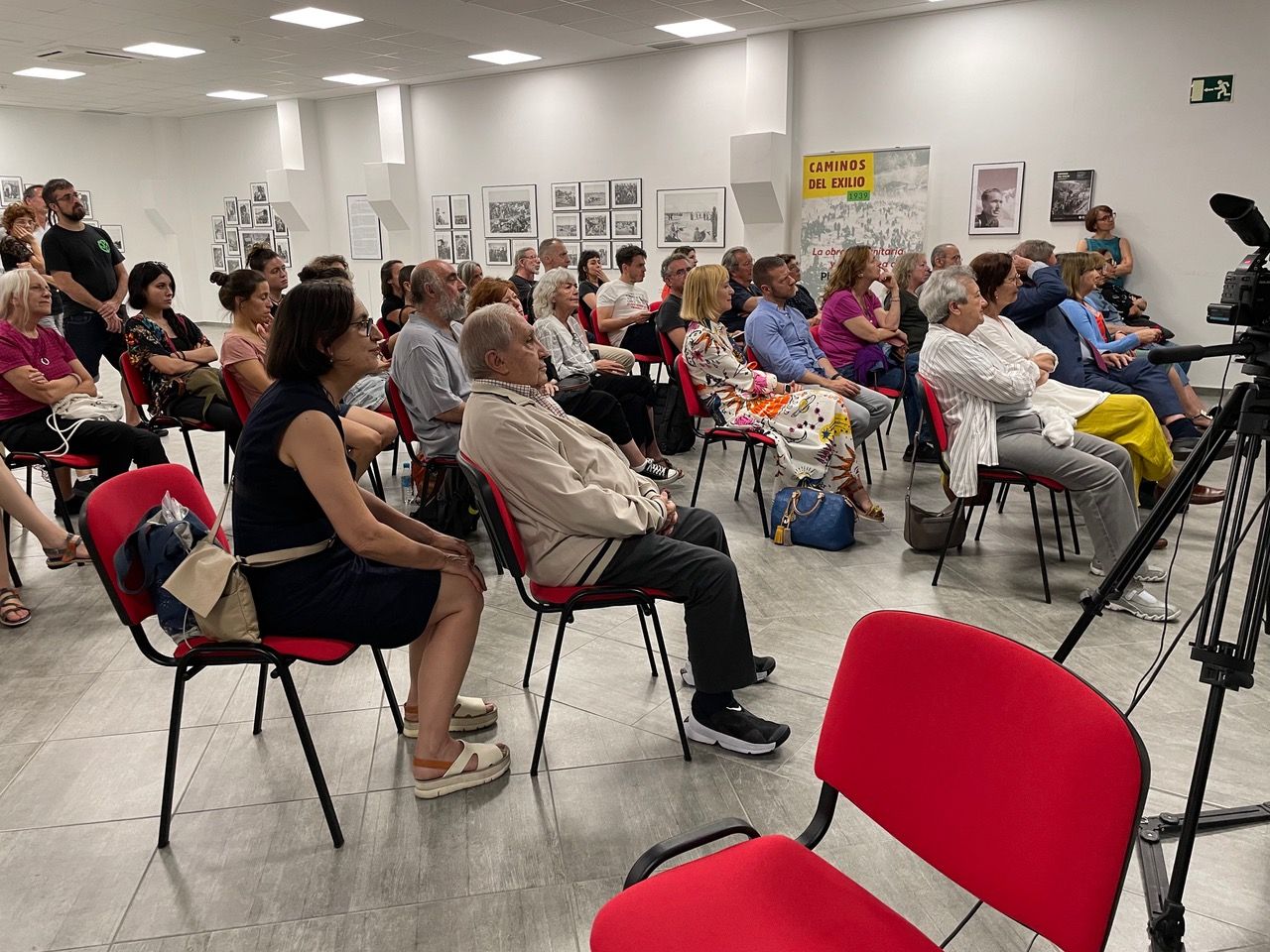 ADes personnes de tous horizons ont assisté à la conférence : personnes de la mémoire démocratique, des associations mémorielles, des universitaires et de la CNT etc…