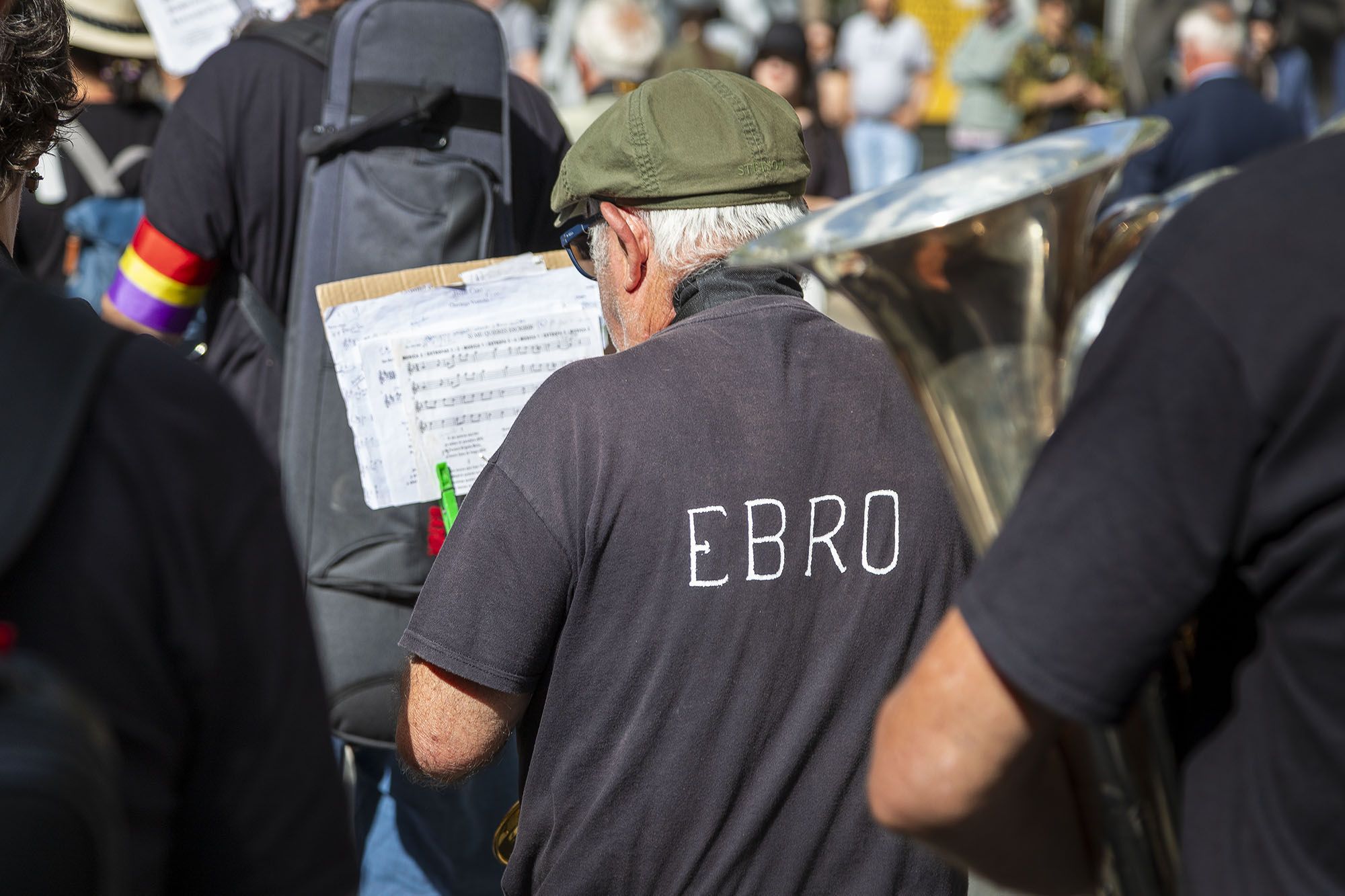 25 08 24 Les républicains espagnols En tête du défilé