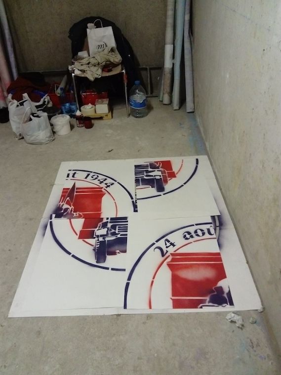 Logo géant en morceaux (mai 2019, Local rue Esquirol)