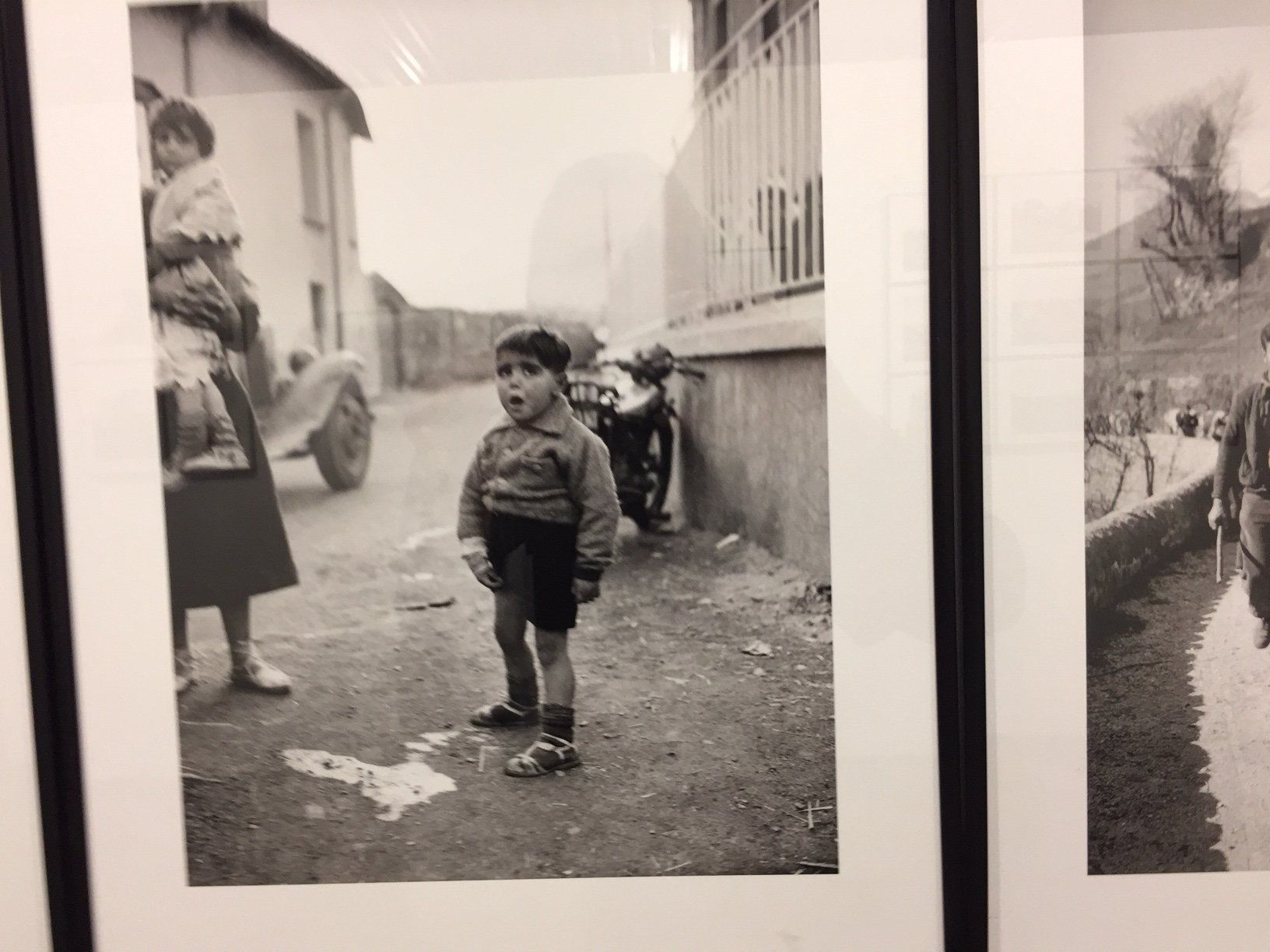 Un enfant surpris dans son soulagement; Philippe Gaussot