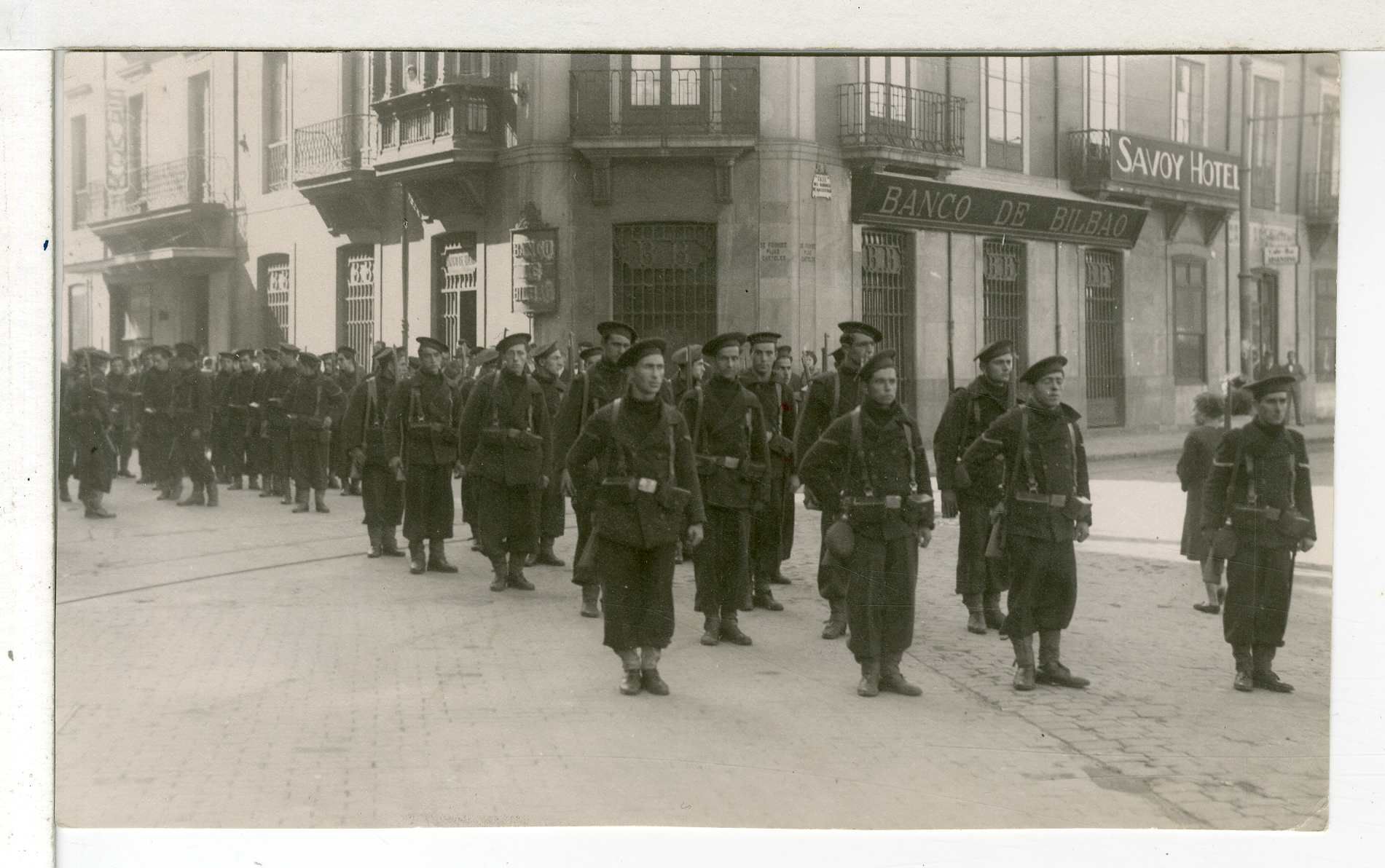 Tropas del ejercito toman gijon
