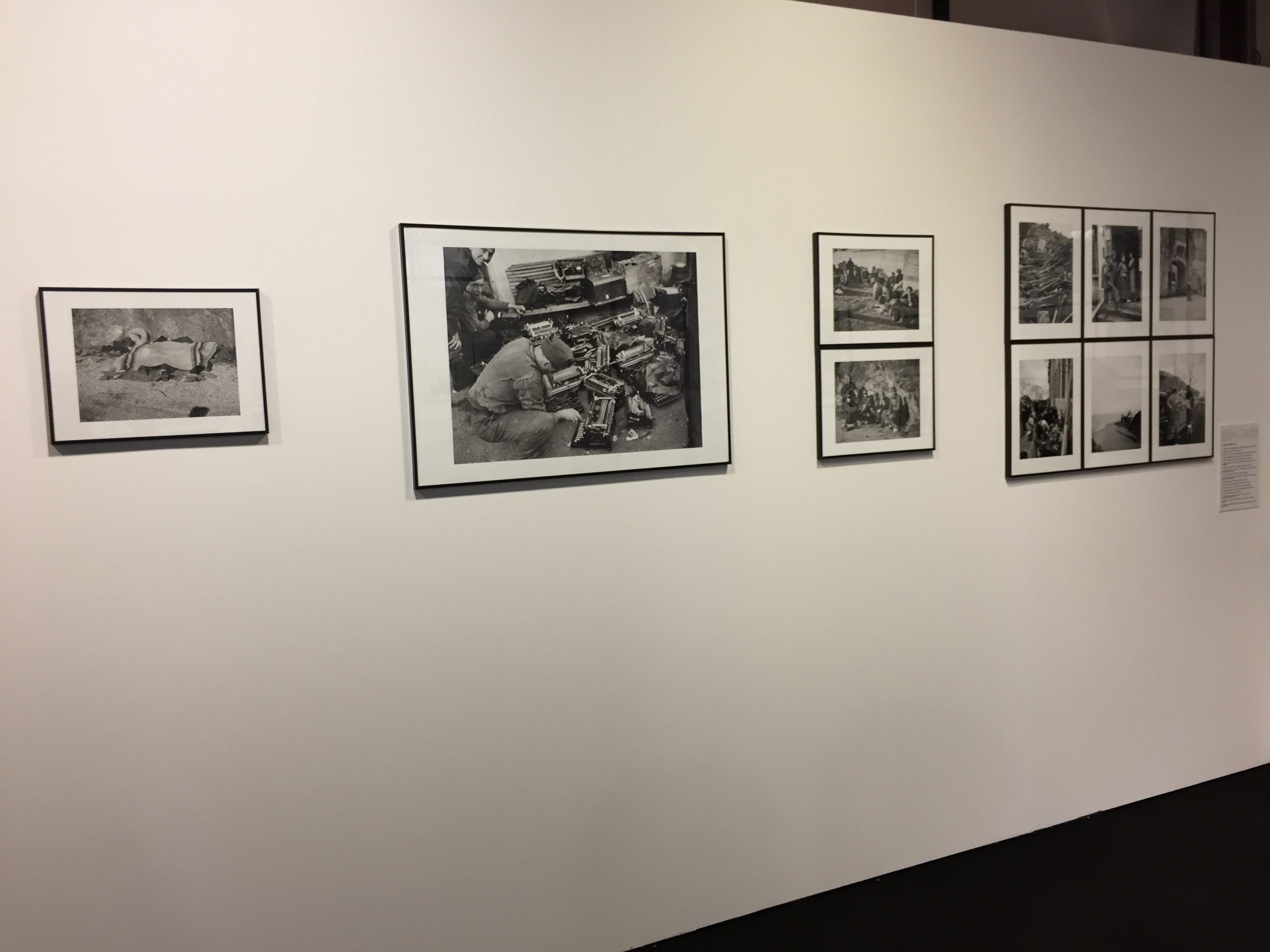 Expo Philippe Gaussot Le matériel confisqué.