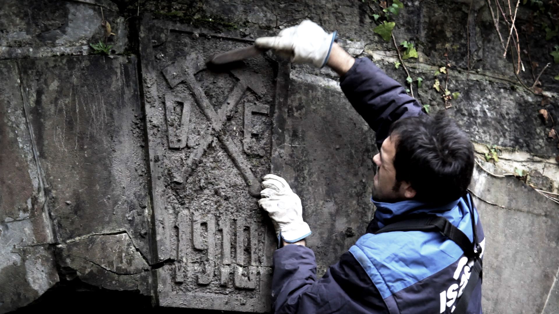 fotograma de los labios apretados