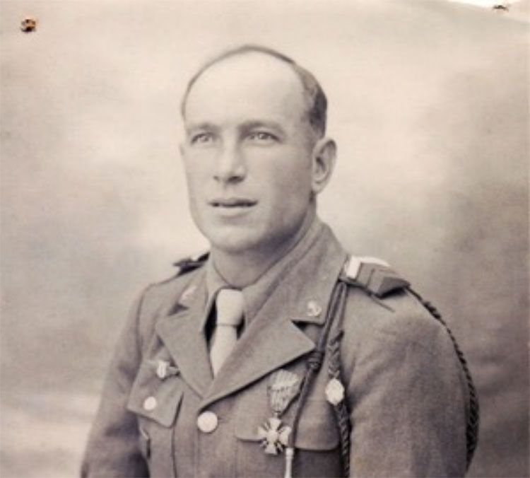 Cariño Lopez lors de la remise de sa décoration 26 septembre 1944 à Nancy