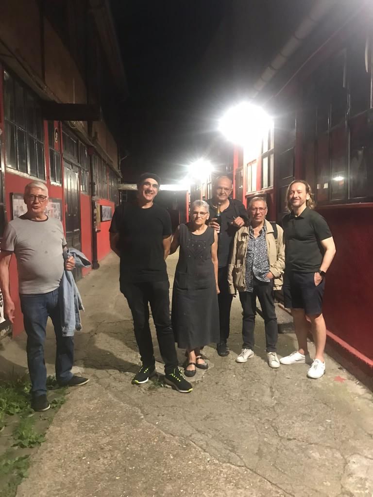 Une-belle-equipe-dans-le-passage