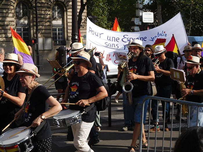 le 25 août la Charanga en marche (mieux que la République)