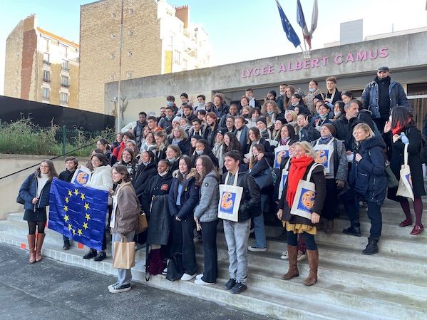 Sur les marches, Où est Juan?