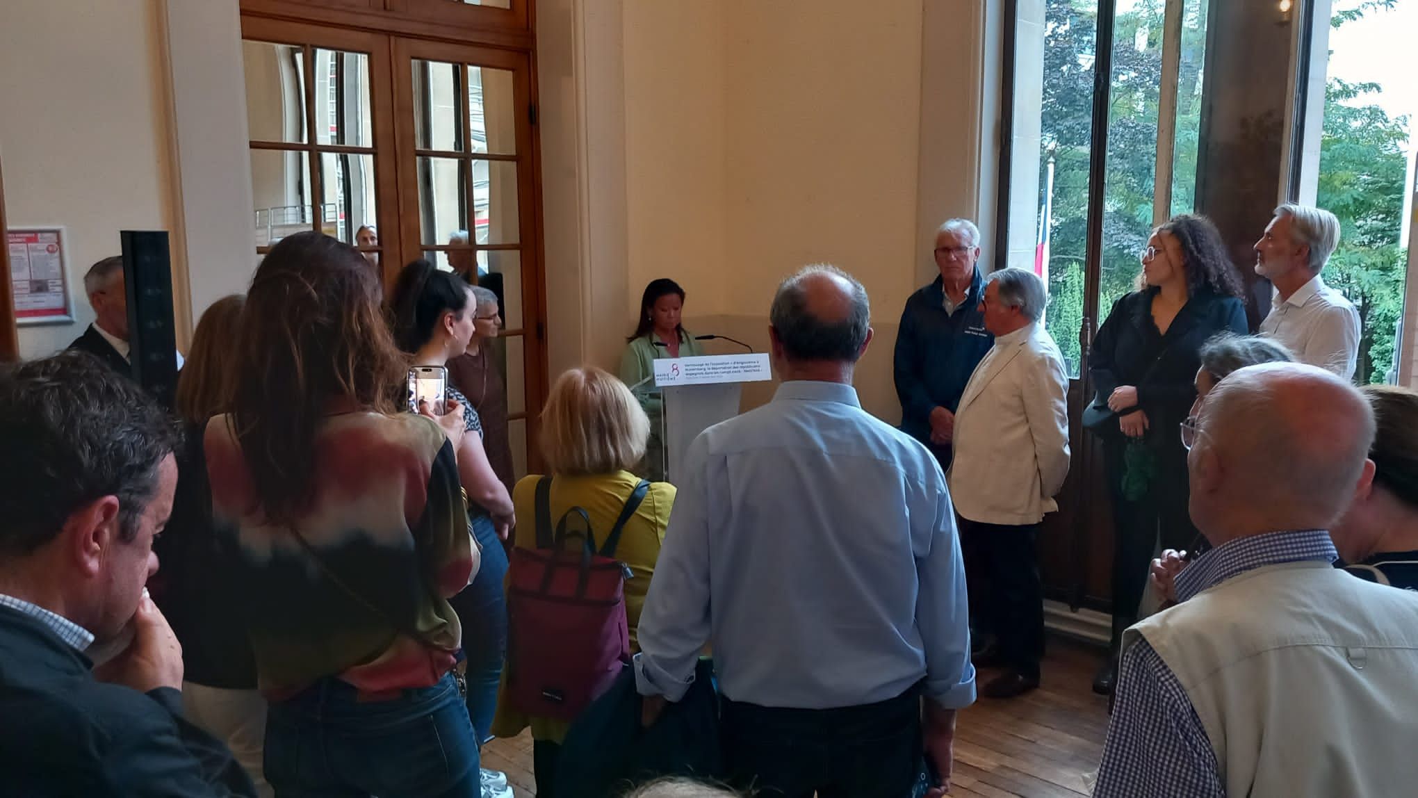 Inauguration de l'exposition par la maire