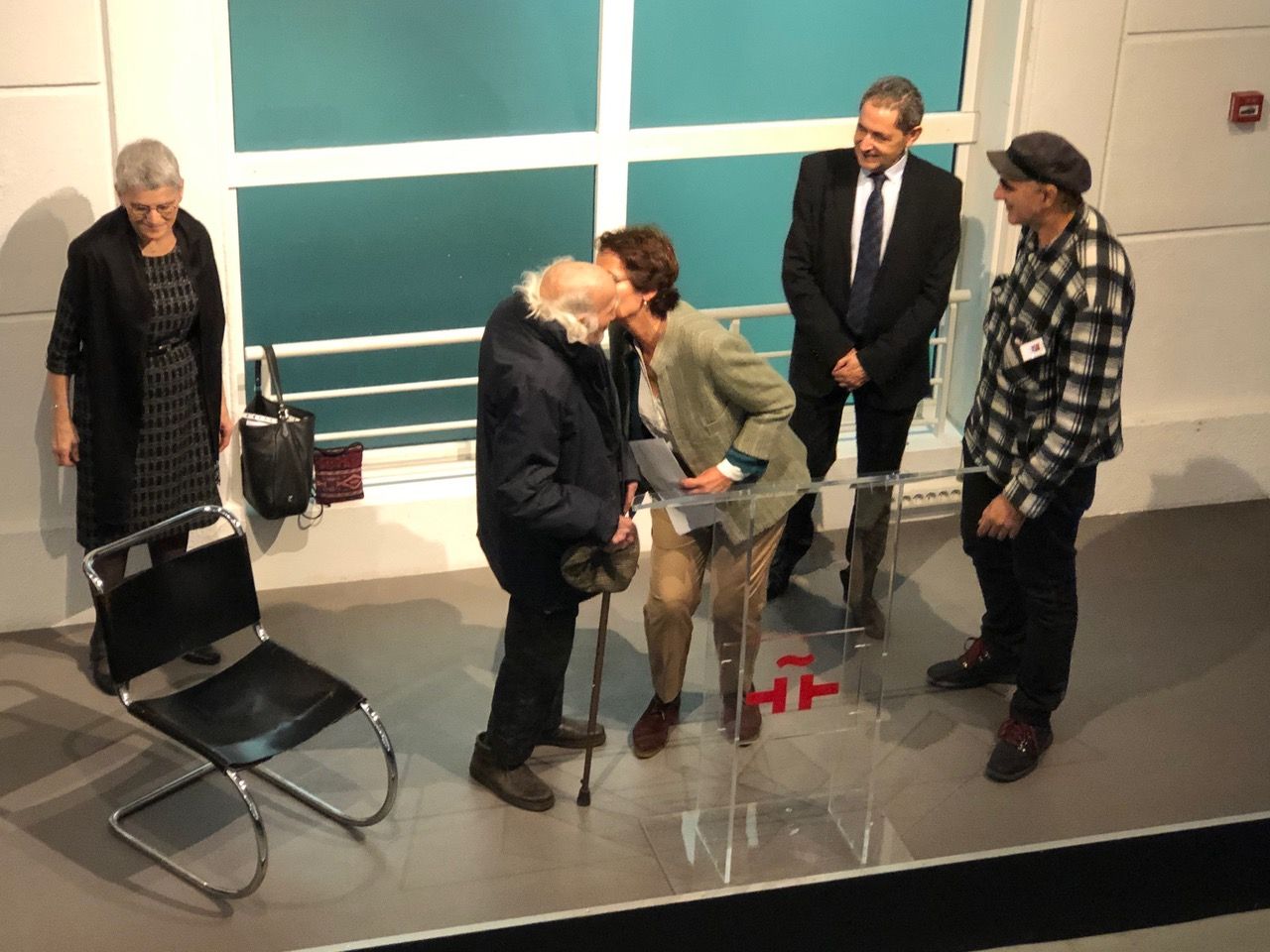 Une bise qui émeut tout le monde