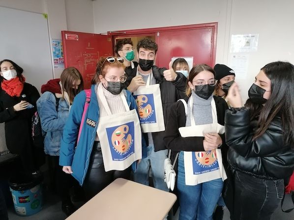 Un sac souvenir d'amitié et culture