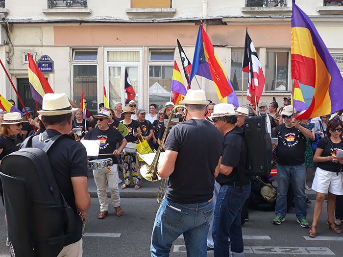 Re Esquirol la fanfare accompagne l'hommage!