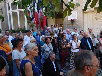 Du monde à 11h mairie du 4e