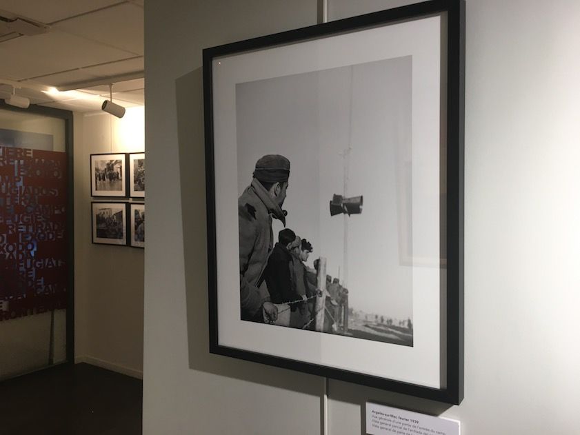 le reconnaissable haut parleur du camp