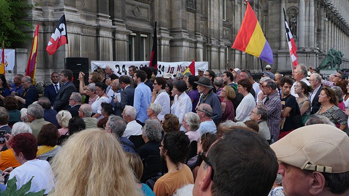 Foule rue de Lobau (Hôtel de ville)