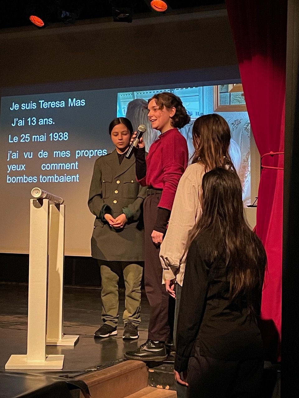 Teresa Mas 13 ans, une enfant dans la guerre