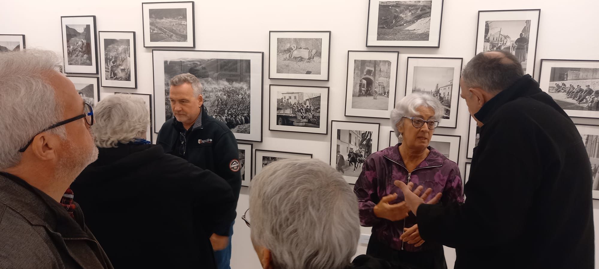 Avec La directrice du lieu