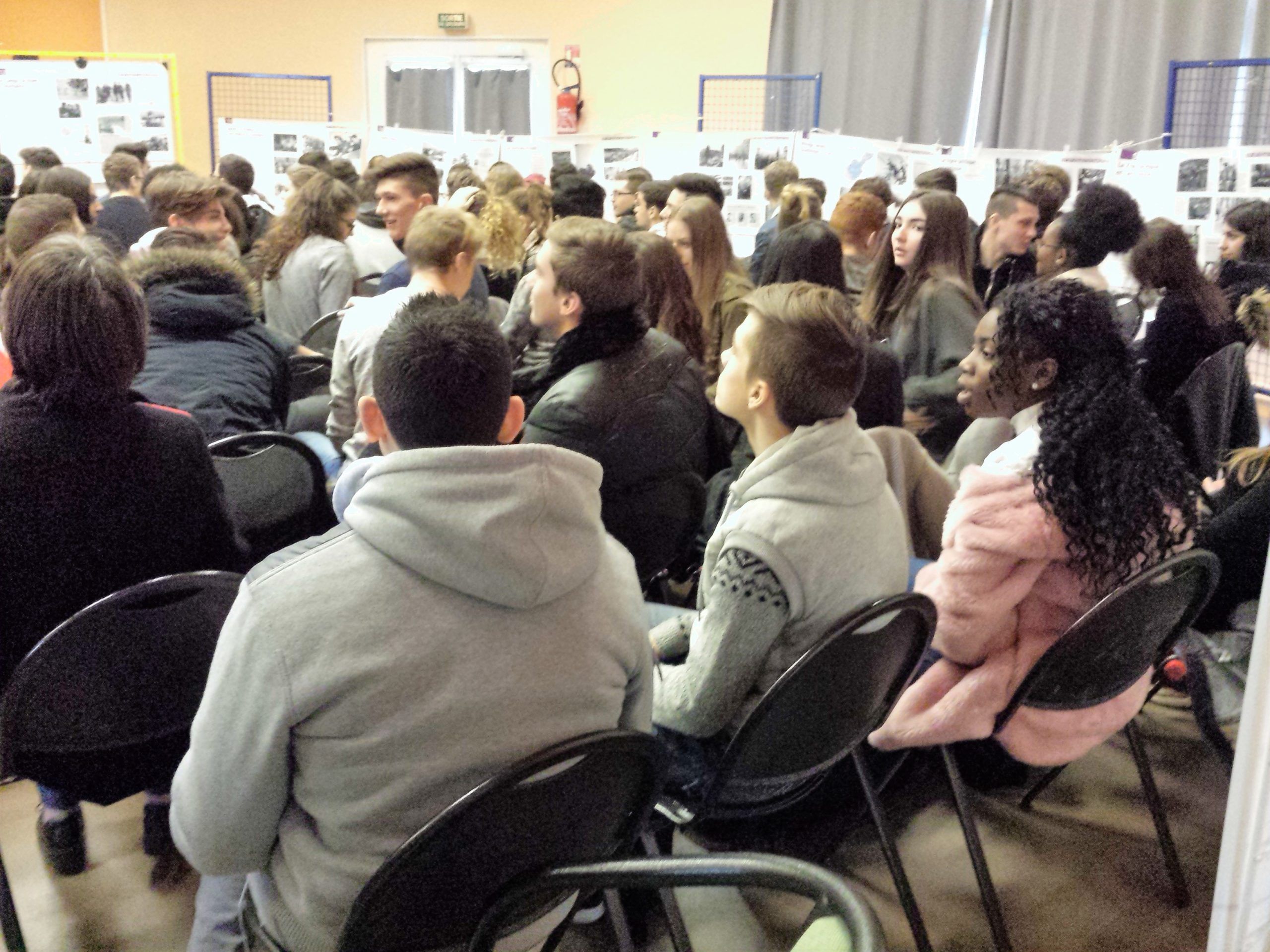 Des élèves attentifs