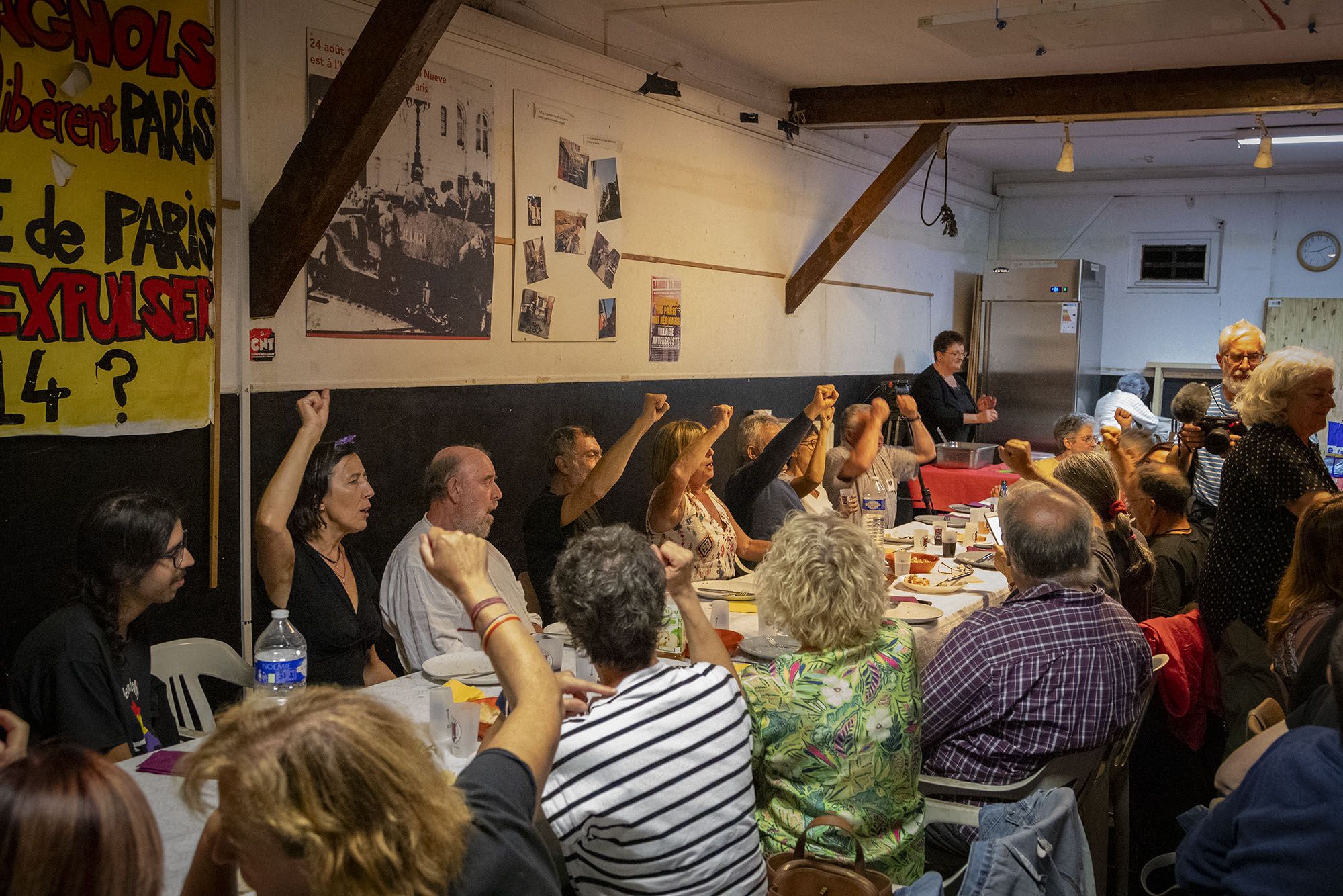25 08 24 au soir le repas fraternel, un au revoir!