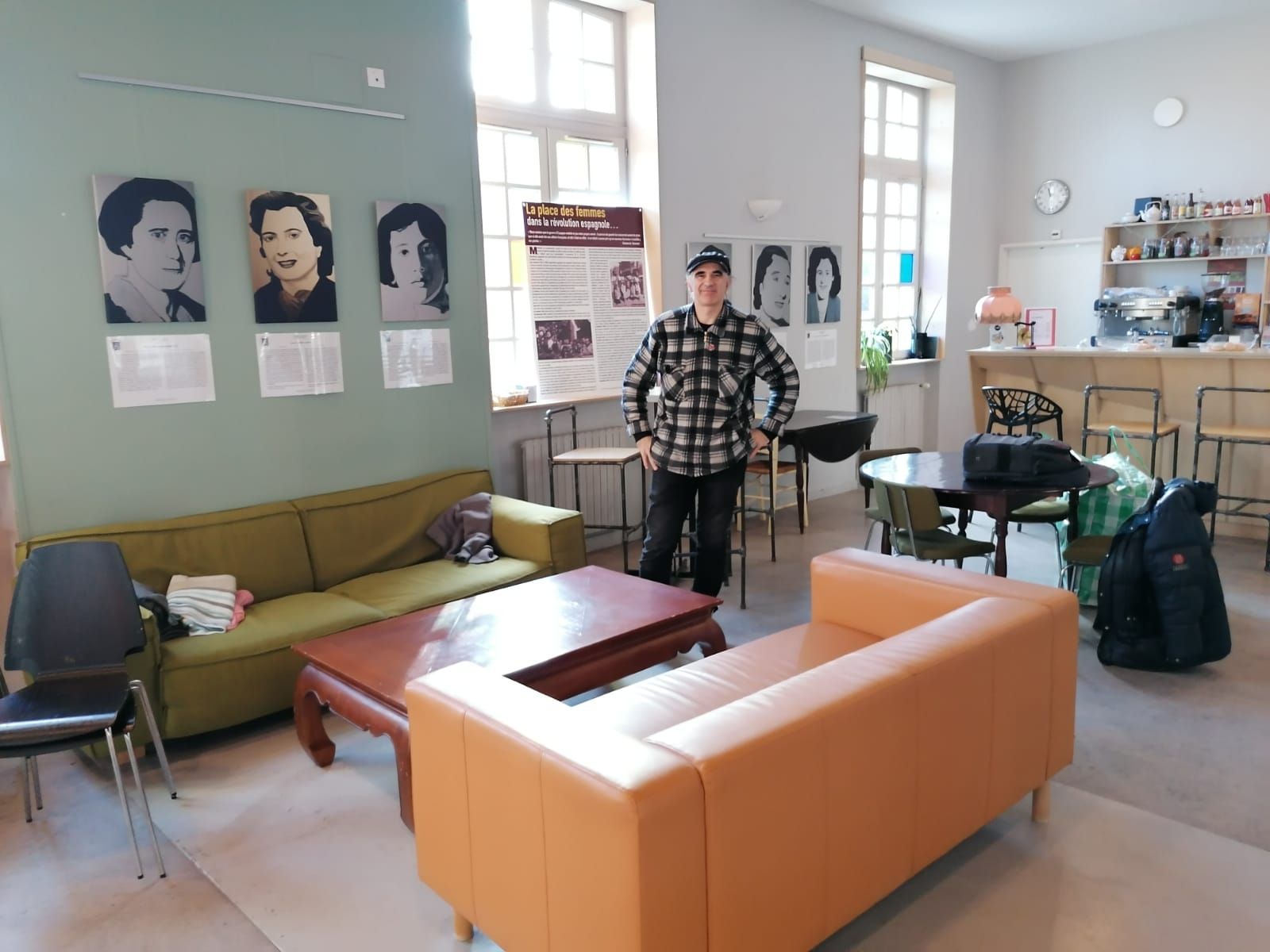 Mesdames en compagnie de l'artiste