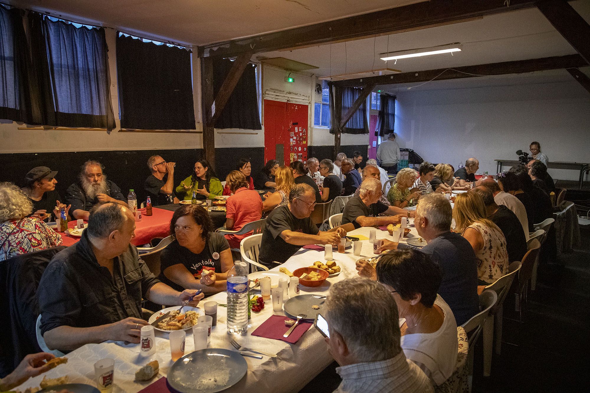 25 08 24 au soir le repas fraternel, un au revoir!