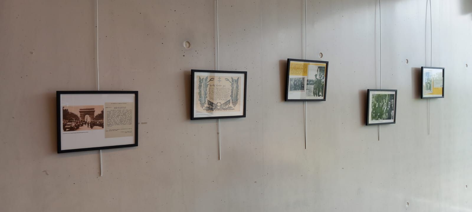 les cadres de l'exposition