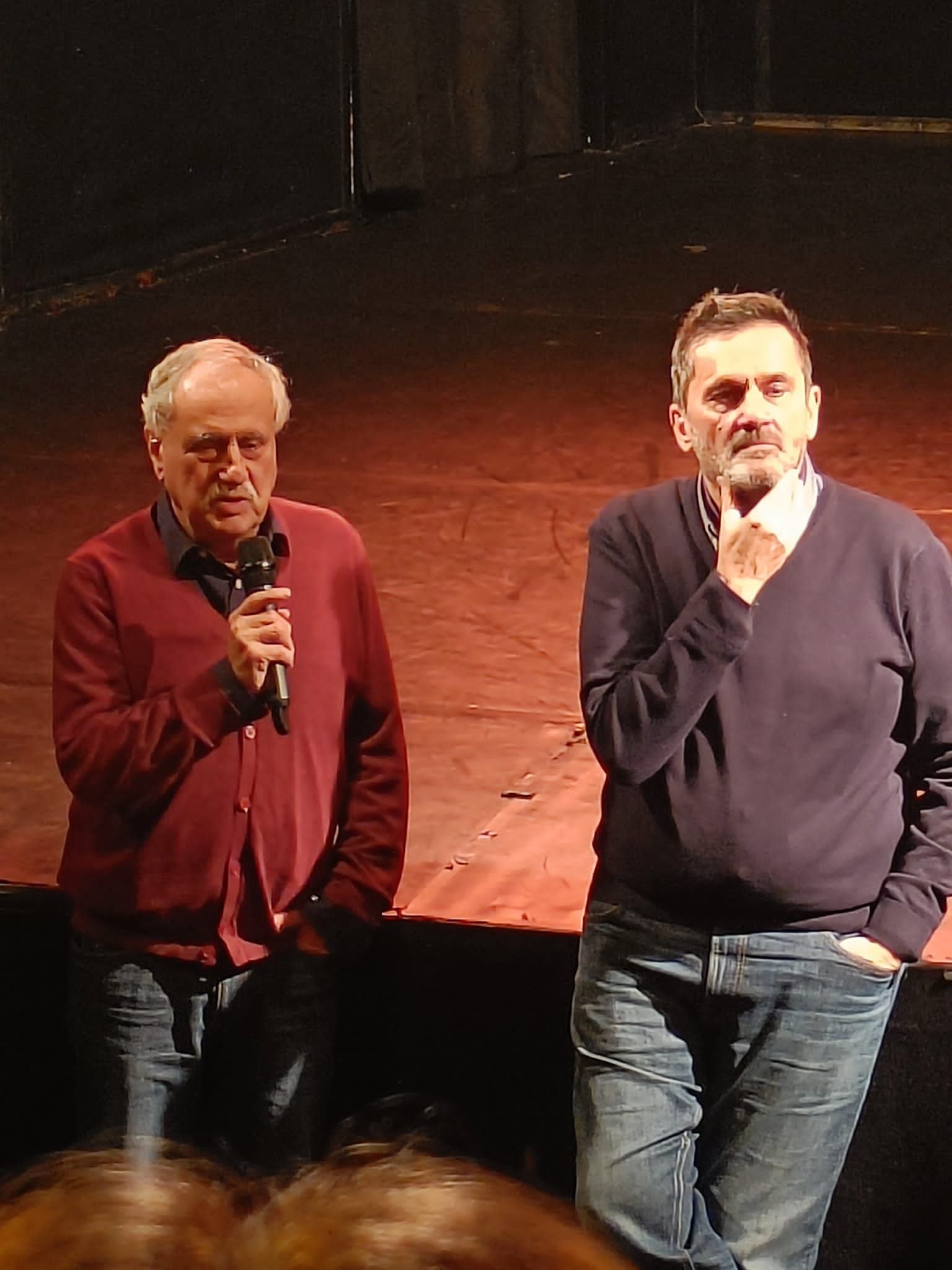 Francis traduit les propos d'Alberto